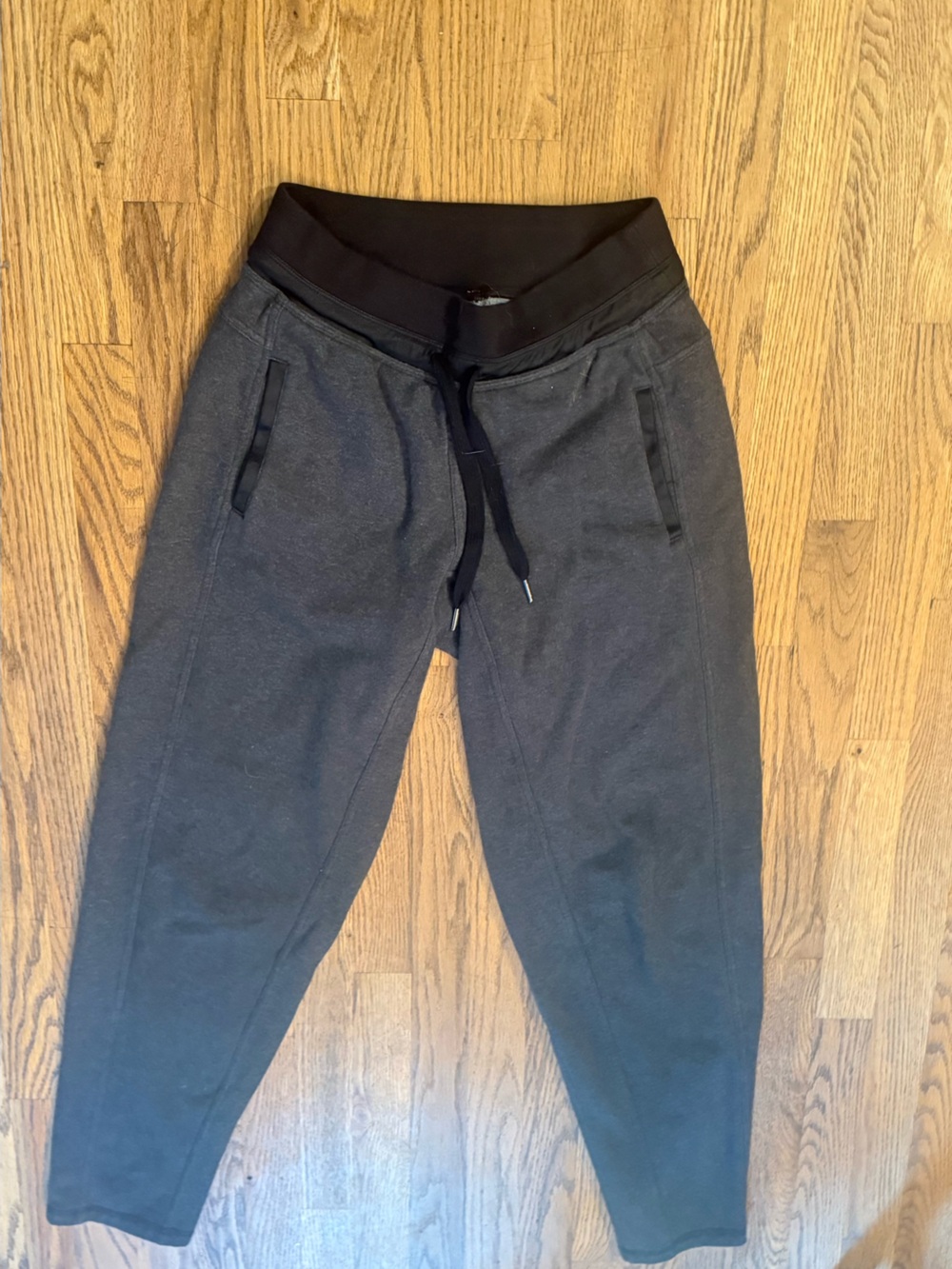 Lululemon Women’s Size 6 Charcoal Gray Sweatpants Jogger Pants
